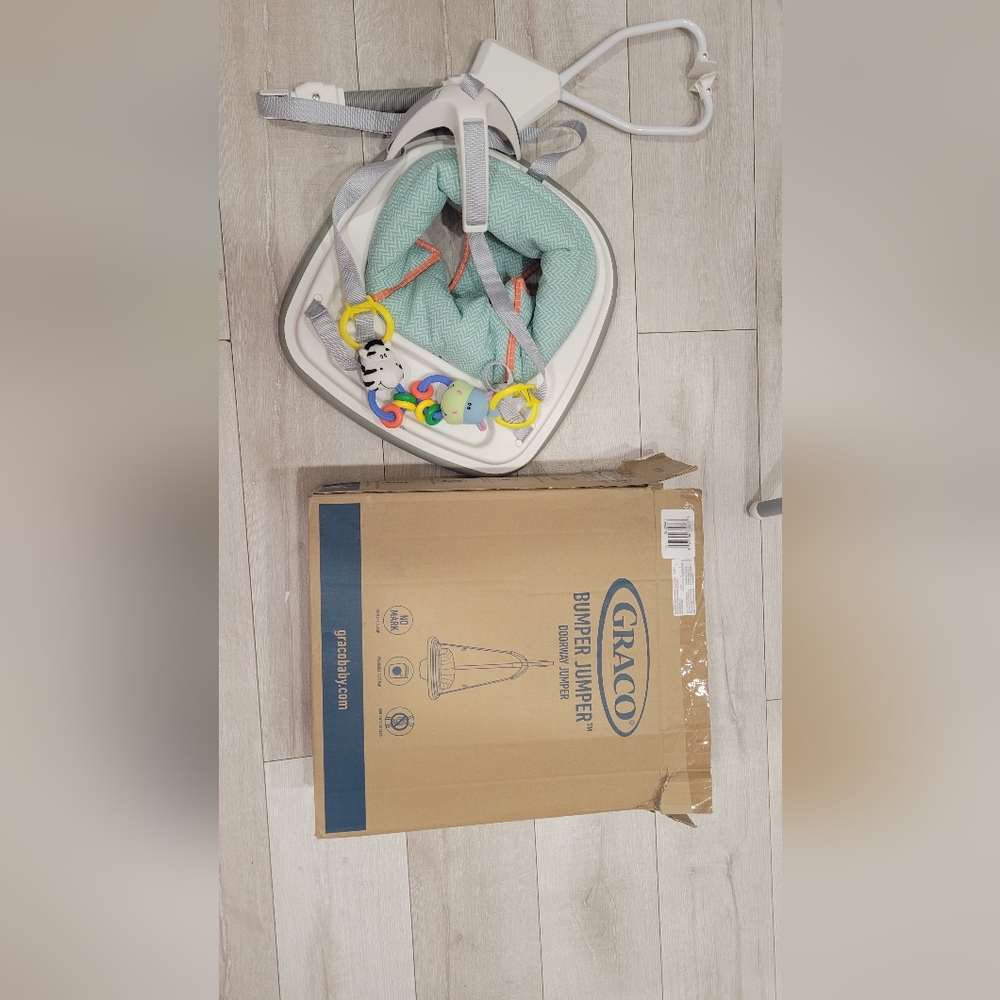 Graco bumper jumper doorway jumper hanging seat baby
